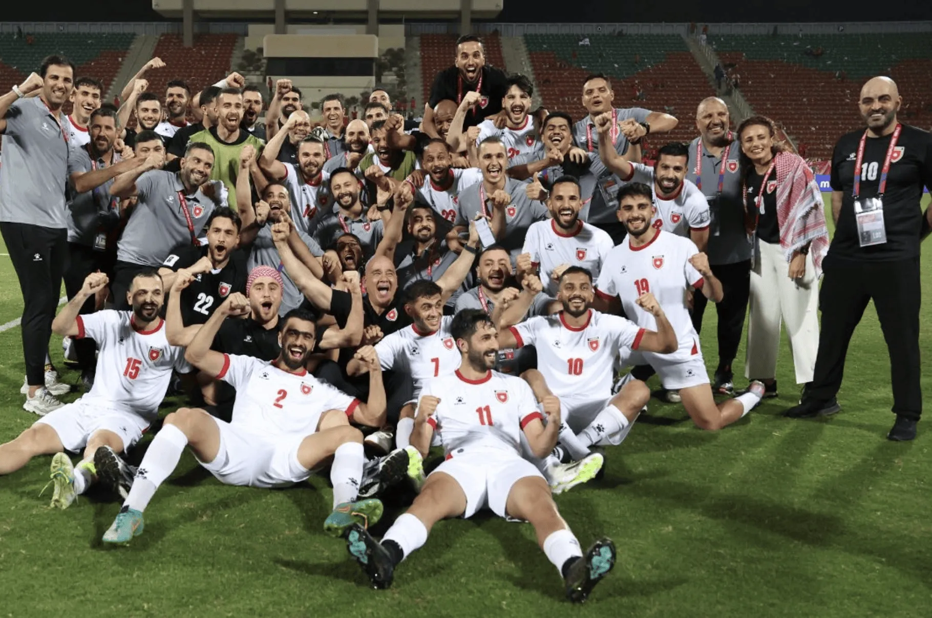 真人娱乐-集结日突围战来临，费城76人围绕法甲回应争议，气氛紧张，球队文化再被提及(曼城迎来本赛季最特殊对手)